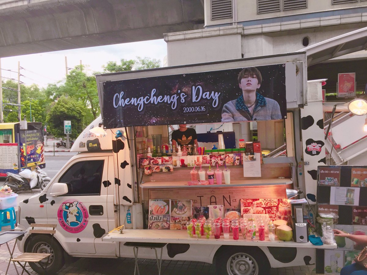 Chengjusisreal9's tweet photo. 20180616 : ใครอยู่กรุงเทพมารับเฉิงเฉิง(ฟรี)กลับบ้านด้วยนะคะ ห้างcentury (BTSอนุสาวรีย์ ทางออกประตู2)

ต้องขอโทษและขอบคุณทุกคนที่มาด้วยนะคะ ทานให้อร่อยกันทุกคนน้า
ใครได้แล้วติดแท็ก
#HappyChengChengDay🍊#ChengJusIsReal
กันด้วยน้า จะได้รับทราบข้อผิดพลาดและนำไปแก้ไขในโปรเจ็คต่อไป❤️ https://t.co/RmeZGhaWX0