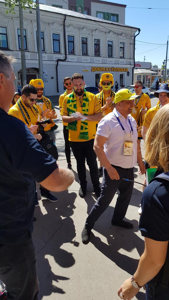 MelFranjinho's tweet photo. Ohhhh @Socceroos here we come!!!

#FRAAUS #WorldCup #WeLiveFootball #GGArmyOnTour https://t.co/HcUi7XNFVV