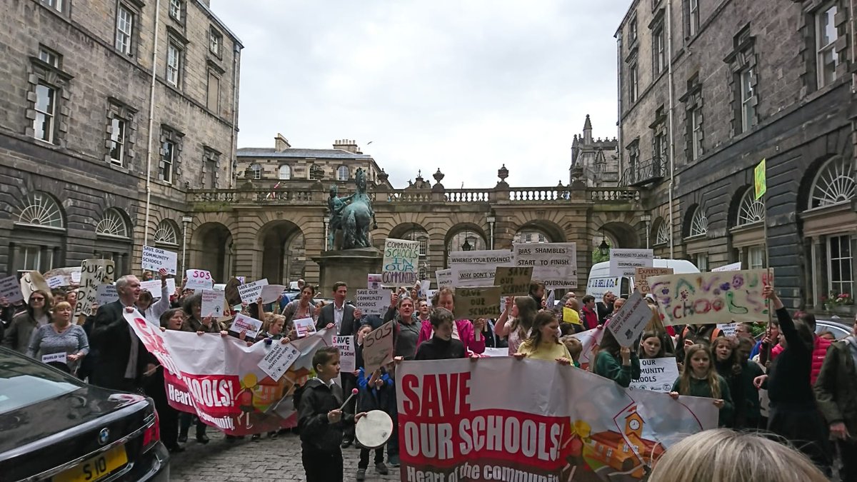 SaveCurrieHigh's tweet photo. Some great shots from yesterday's protest. Well done all. Let's hope it has the desired effect come Thursday. https://t.co/8Tdp7hLs8h