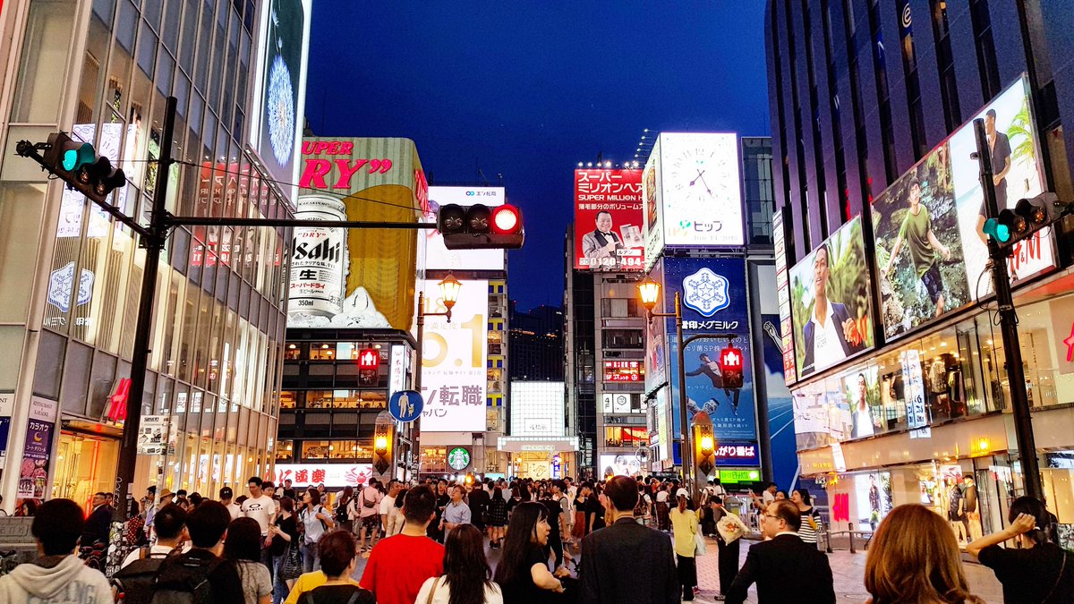 #crazy #shinsaibashi #osaka #japan_night_view #shoppingdistrict #justkeepwalking #japan2018 #iloveJapan #streetphotography #travelblogger
