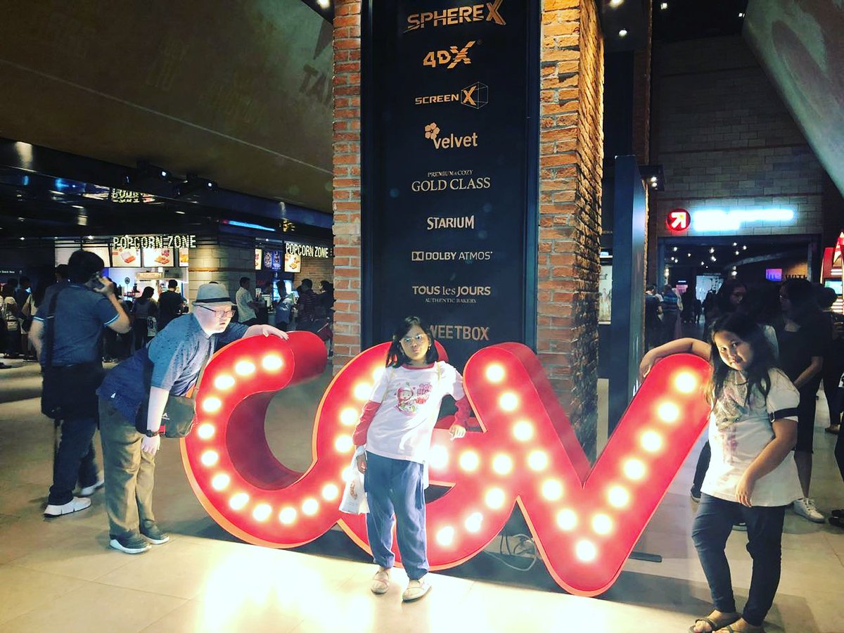 Bu, ini cucu cucu ibu lagi pada mau nonton