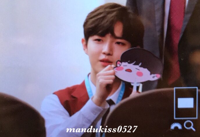 mandukiss0527's tweet photo. 180616 상암 팬싸 넘넘귀여워😭😭😭😭 #KIMJAEHWAN #WANNAONE #워너원 #김재환 https://t.co/mqHGboctTB