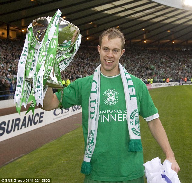 Happy  Birthday to Hibs Scottish League Cup Winning legend Steven Whittaker who is 34 today. 