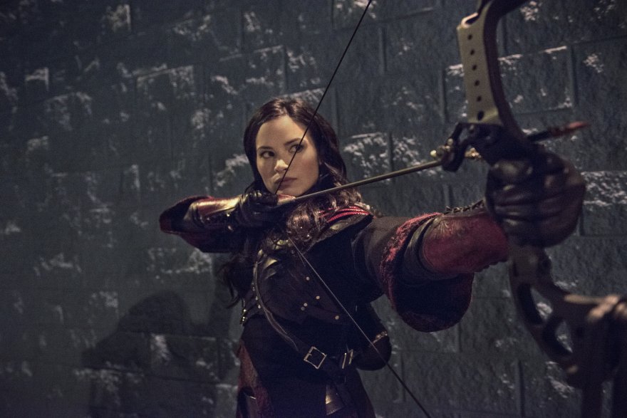WarnerBrosUK's tweet photo. Nyssa Al Ghul: "I Am Nyssa, daughter of Ra's Al Ghul, heir to the demon."

Felicity: "Felicity Smoak. MIT Class of '09."

RT if you remember *that* moment from #Arrow Season 2 😂 https://t.co/6Jo1GioXX6