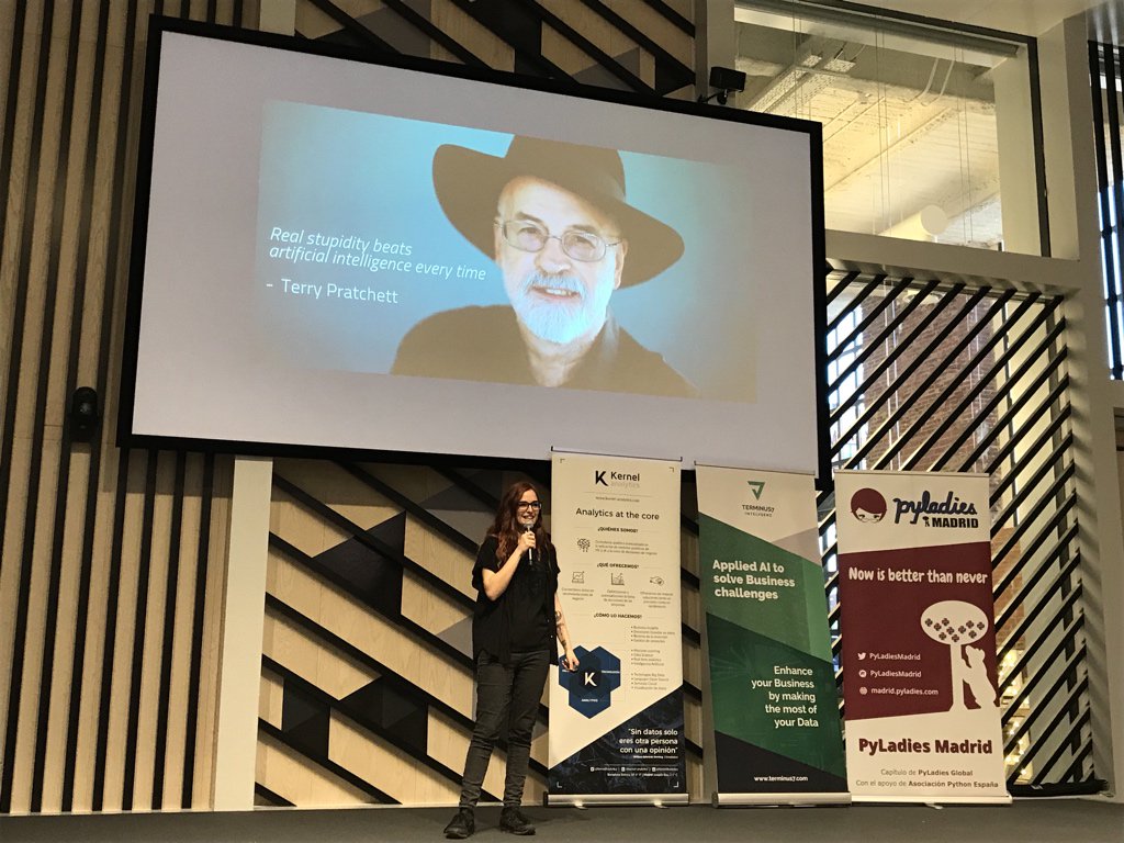 AeroPython's tweet photo. En estos momentos @Anandromeda nos habla sobre el sesgo inconsciente  en los datos en la Inteligencia Artificial #PyLadiesParty https://t.co/jj0Lvju6B8