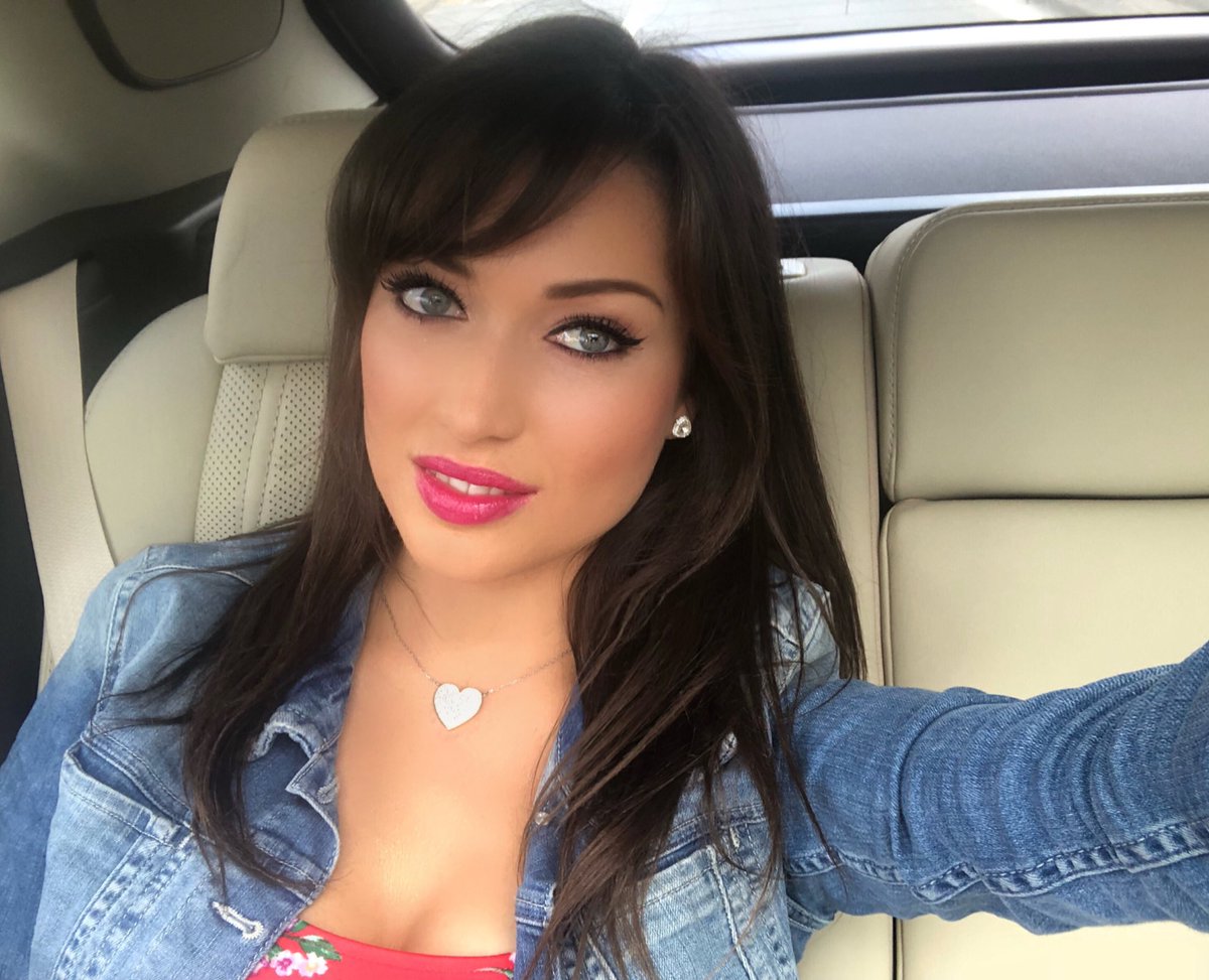 ElsaEsnoultOff's tweet photo. J’arrive pour la séance de Dédicaces à Belle-Épine !!! Pressée de vous retrouver !!! 😍😍😍💖
#cultura #belleepine #promo #elsaesnoult #seancedededicaces #nouvel #album #3 https://t.co/9O9pW6Plui