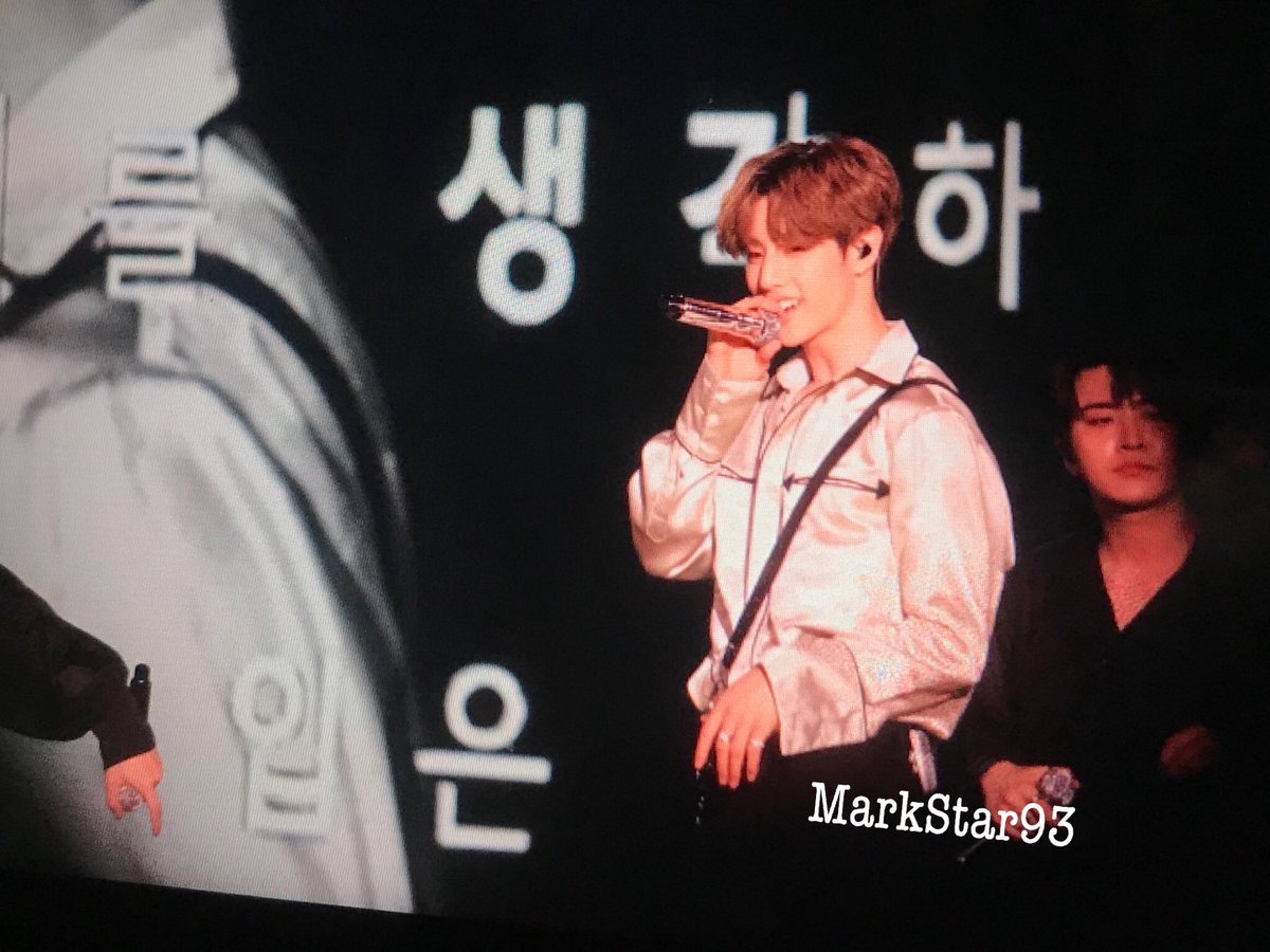 MarkStar93's tweet photo. 180616 #GOT7 #Taiwan #Mark #마크 preview 오랜만이다 🙋���🙋🏻 https://t.co/Pi5aNayBnh
