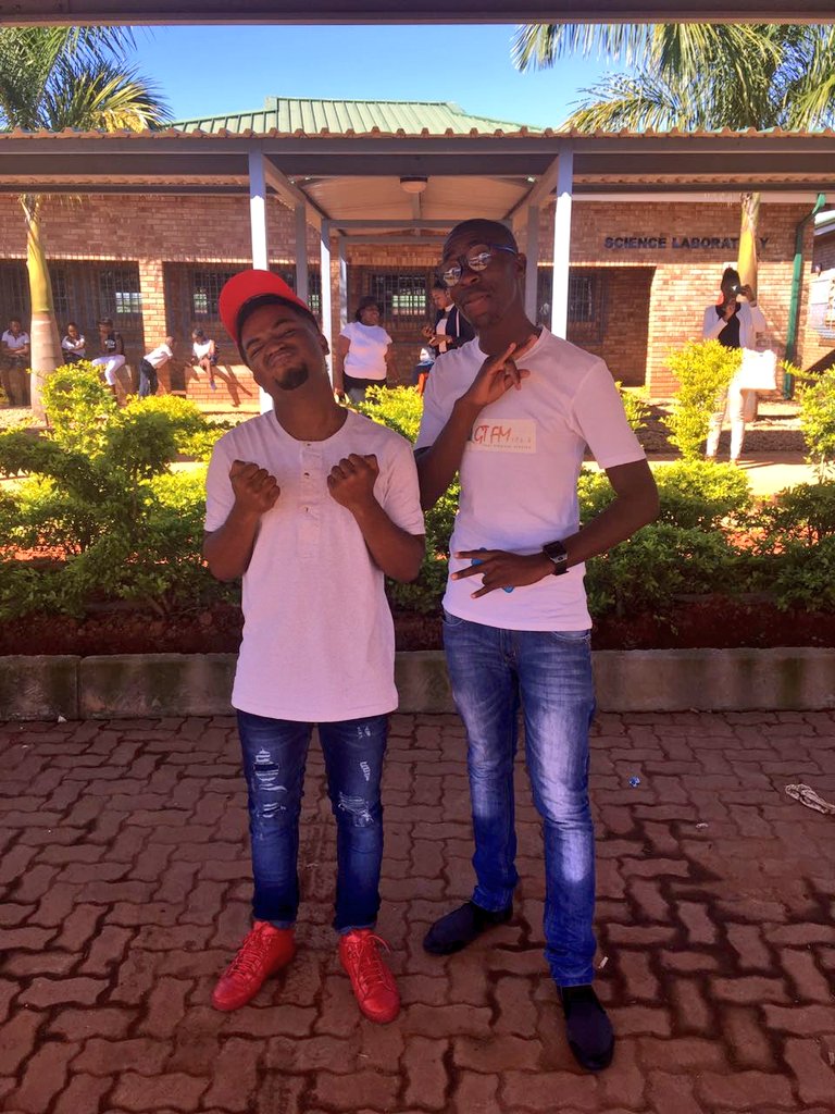 NwanaG__'s tweet photo. Situation right now at #RELELA #TZANEEN VILLAGE LIFE STYLE.....16 JUNE TODAY https://t.co/STLYULeOY8