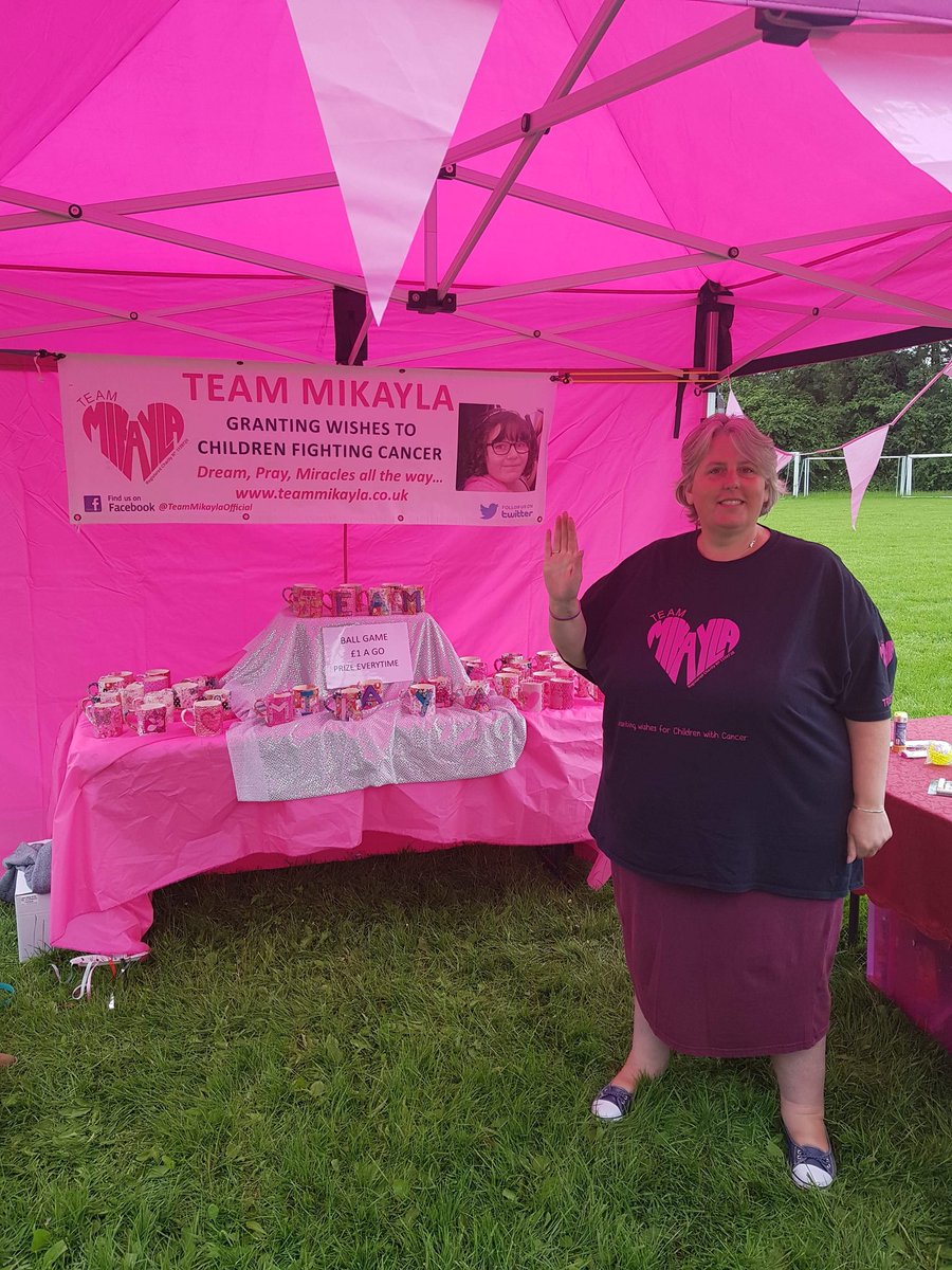MikaylaTeam's tweet photo. Team Mikayla are at the @groveandwantageextravaganza - come say hi and take part in our ball game #charity #prizeeverytime #groveandwantageextravaganza . Dream, pray, miracles all the way https://t.co/2PklLOiSFR