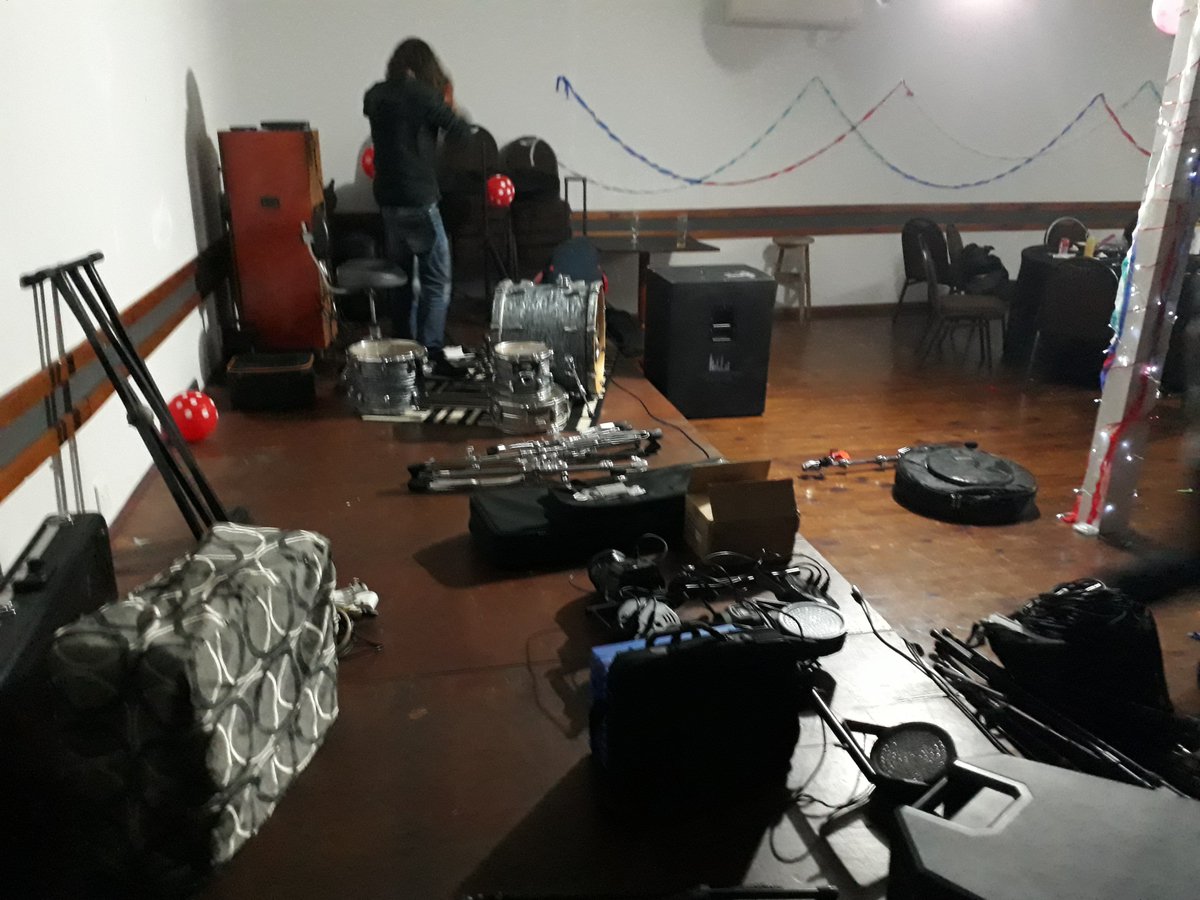 wellcastband's tweet photo. Play hard, work hard - Packup! :-) #gear #packing #sound @CawSoundPro #partyband #hardwork https://t.co/stf5fSIIKp