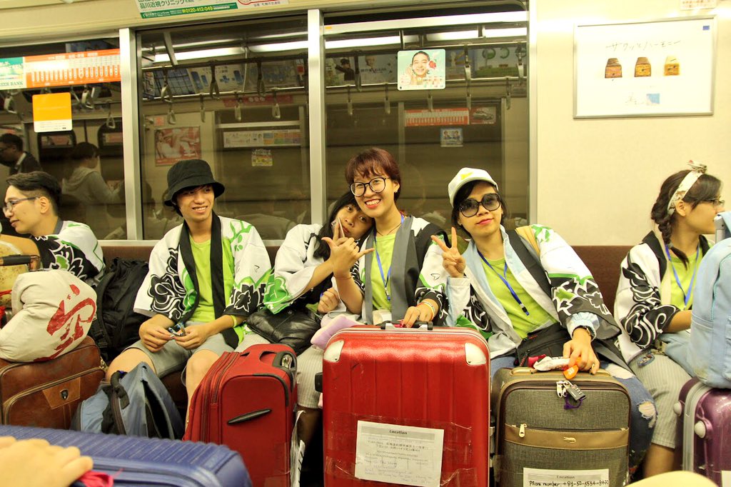 AnotherStory_00's tweet photo. ２つ目は物価の違いです。レート次第ではありますが、日本の物価はベトナムの3倍〜10倍と言われています(間違えてたらすみません)
彼らは日本に来てソーランで踊る事に、約1〜2ヶ月分のお給料が必要だったそうです。

「それくらい価値のある一生に一度の経験だ」

彼らは口を揃えてそう言いました😢 https://t.co/vfXD4VuPH2