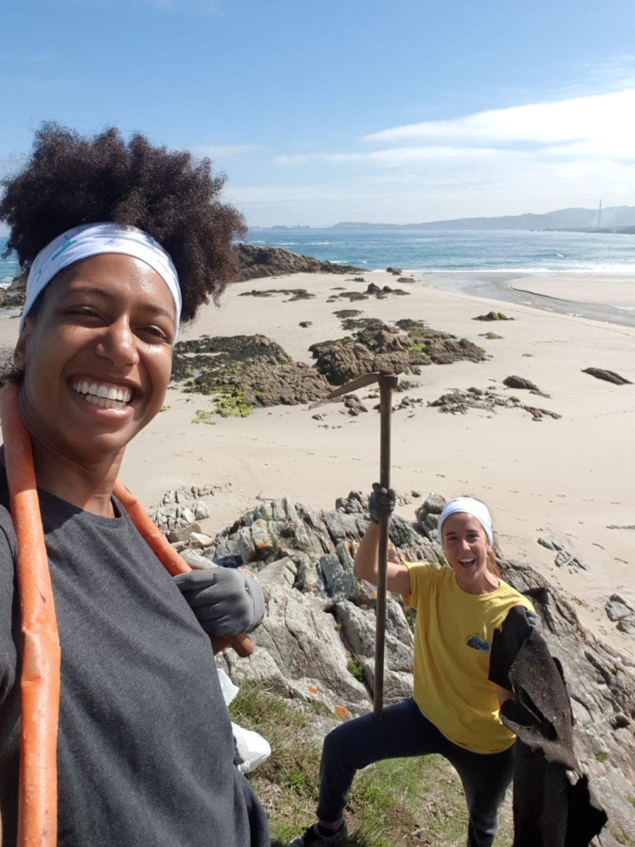 cgurriaranbas's tweet photo. Limpeza da praia de Barrañán! Barrañán beach clean-up! #Libera1m2  https://t.co/8Lz1l35DOP https://t.co/CthatQfHYR