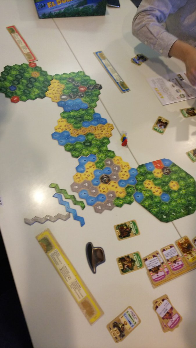 ピョコタン 今日は泊まりがけでボードゲームをやりまくる会みたいのに参加している こういう機会に知らないゲームをいっぱい覚えたい とりあえずエルドラド アズール コンセプトをやった どれも面白いなあ
