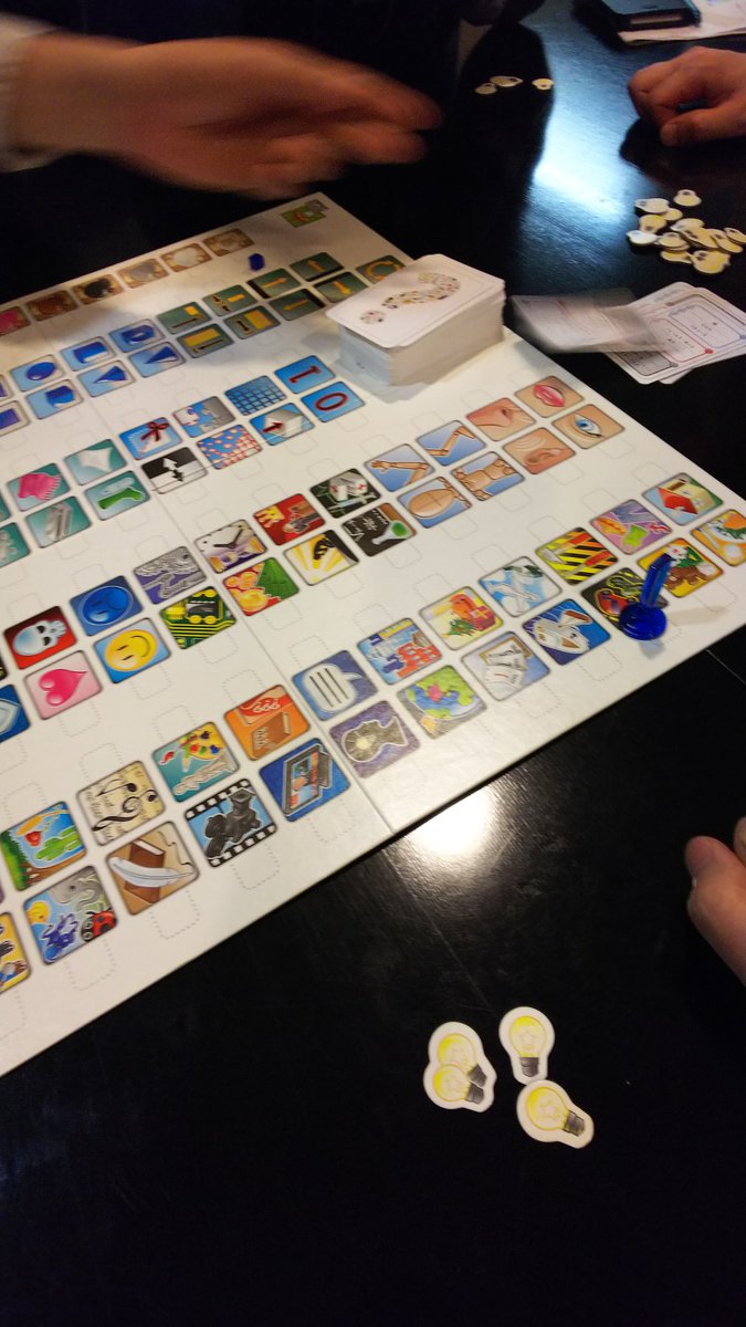 ピョコタン 今日は泊まりがけでボードゲームをやりまくる会みたいのに参加している こういう機会に知らないゲームをいっぱい覚えたい とりあえずエルドラド アズール コンセプトをやった どれも面白いなあ