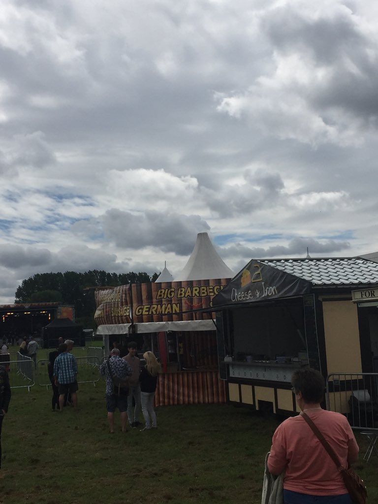cheeseandiron's tweet photo. Here we go Hullfest #everythingsbetterwithcheese #hullfest #grilledcheese https://t.co/fQm9zdYDnC