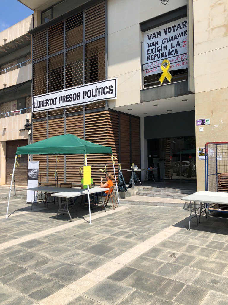 CDRStQV's tweet photo. Ja ho tenim tot a punt per la fideuà!
Tindrem música, begudes fresques i bona companyia!
No hi falteu!
#Cdrenxarxa
#SQV
#ElPoderDelPoble
#ElPobleManaElGovernObeeix
#PrenemElPoder15J https://t.co/gPfv3X4s8w
