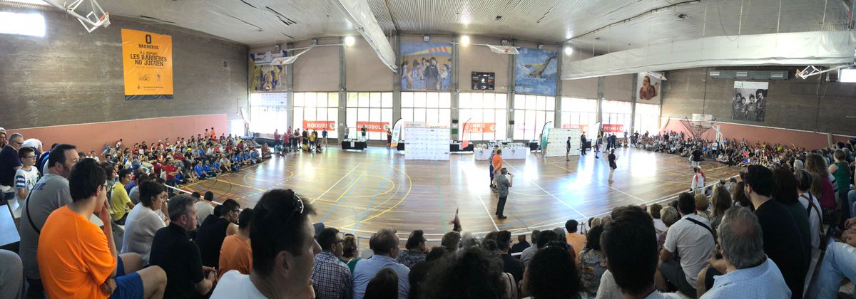 UESC_SantCugat's tweet photo. 🏀Avui ha tingut lloc la Cloenda Acell, federació catalana d'esports per a disminuïts psíquics. On participa el nostre equip UESC - ASDI. ⚫🔴 #infoUESC #UESCASDI #cloenda https://t.co/P4c1Y1qntV