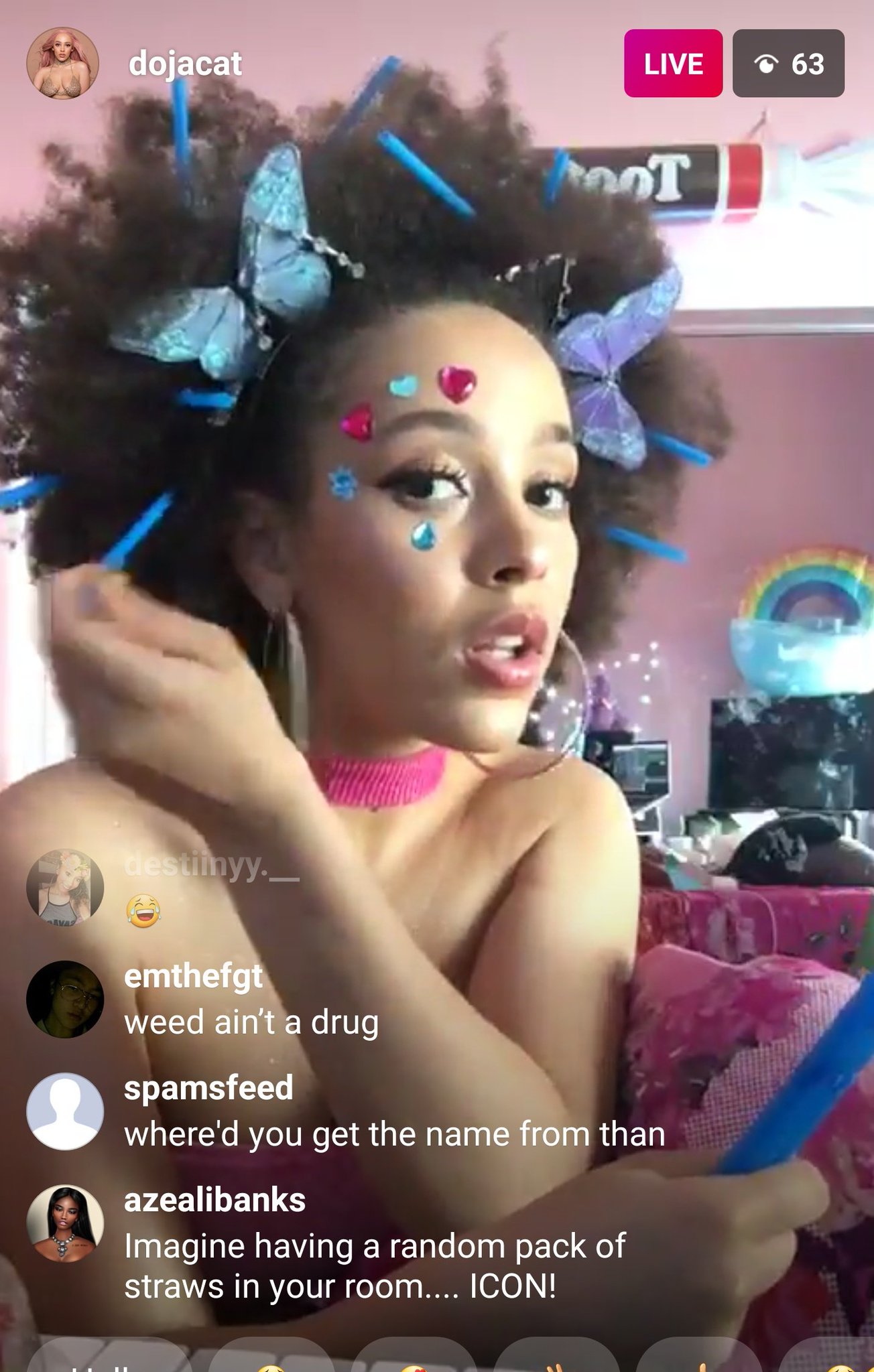 Link On Twitter Doja Cat Stickin Straws In Her Hair On Ig Live Im In Love Bruh