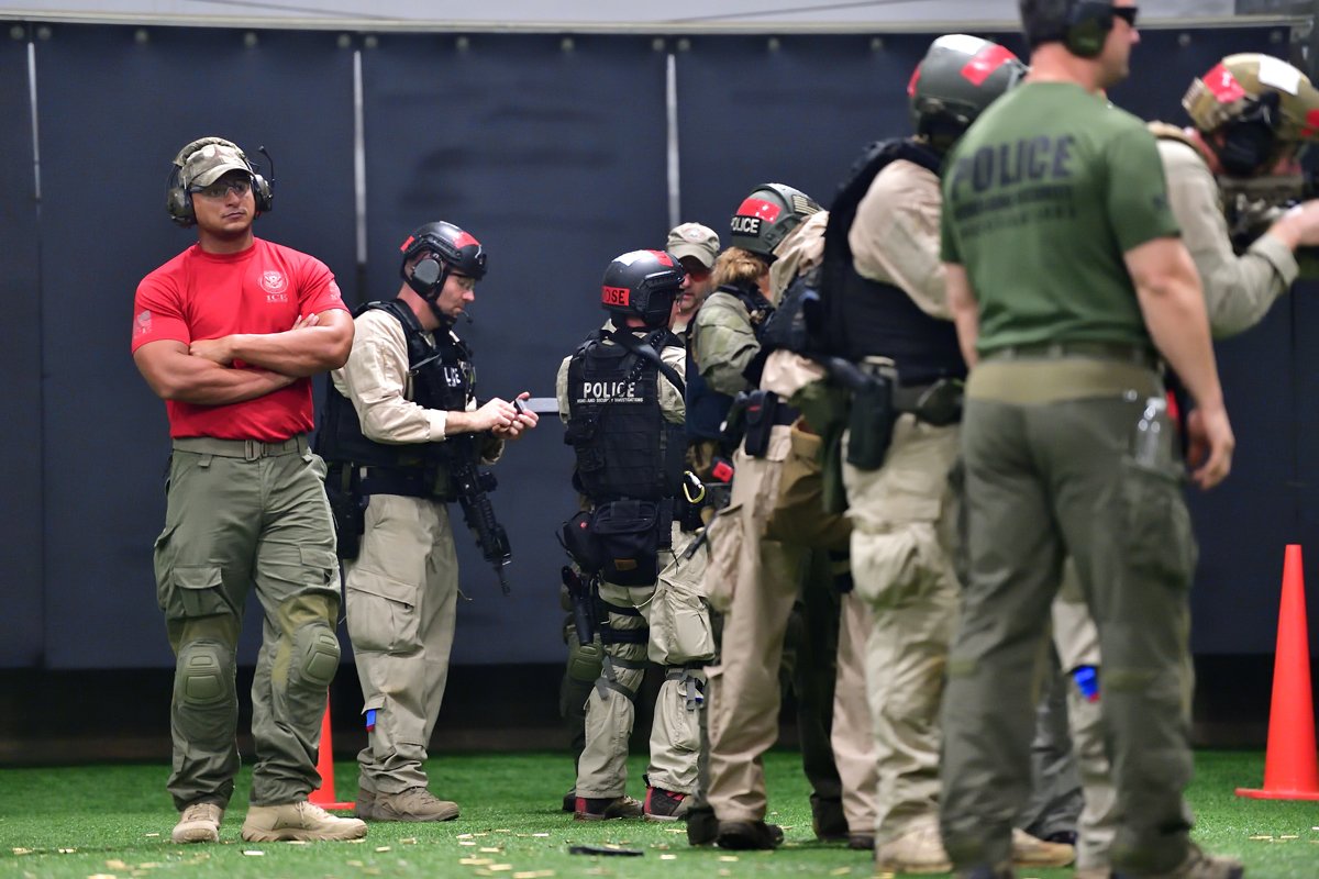 Fuctupmind's tweet photo. ICE has a thankless job.

They wake up and go to work and do their jobs, regardless of how dangerous the conditions are, to protect this country.

I recognize this. 

Please retweet to show YOUR support for @ICEgov!

THANK YOU ICE! https://t.co/52AP3RYLrR