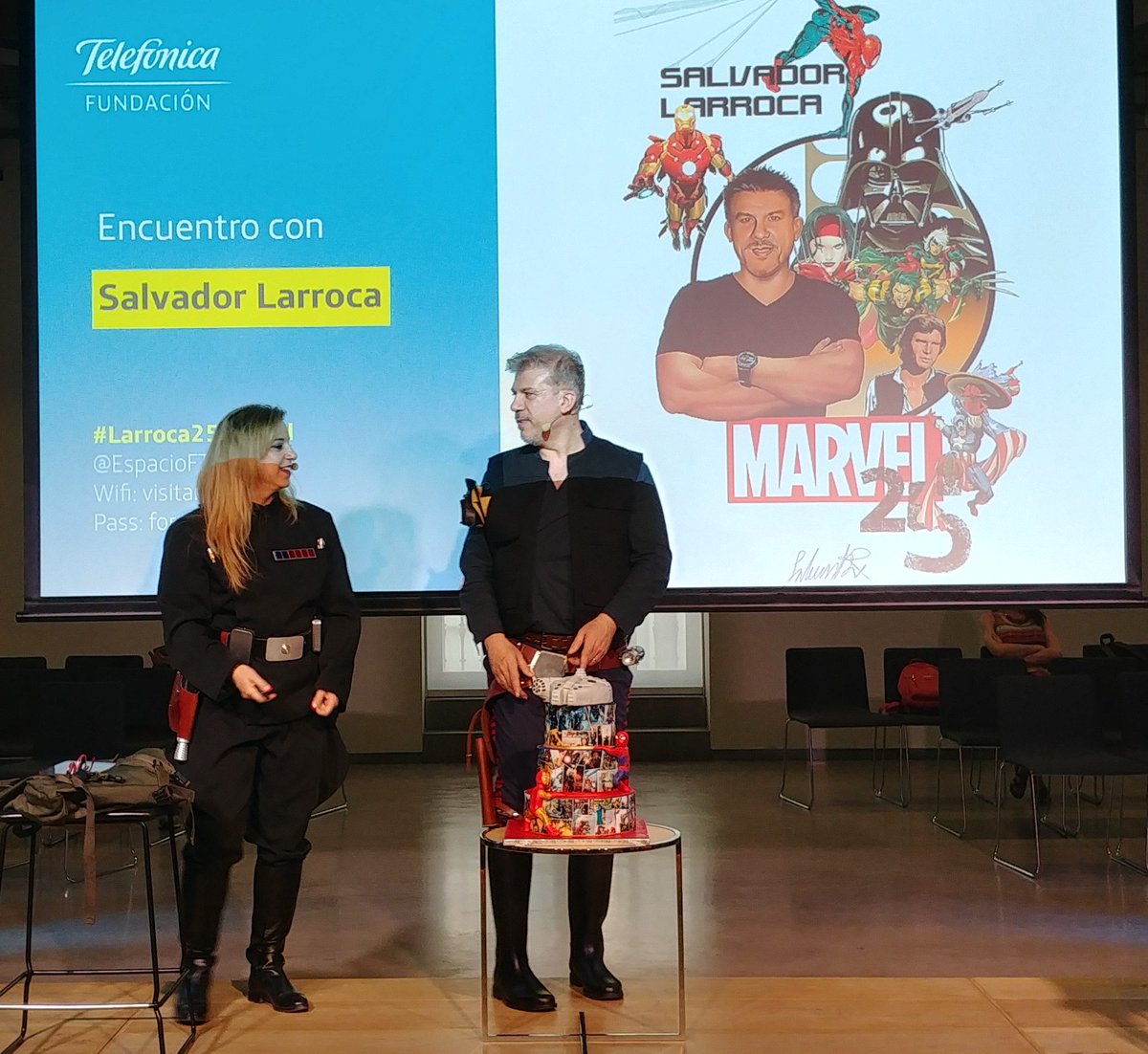 dengar69's tweet photo. Hasta tarta tuvimos en el #Larroca25Marvel evento en @EspacioFTef de @SalvadorLarroca . Toda una sorpresa que el maestro compartió con todos los asistentes. Un Halcón,un Spiderman y un Iron Man junto a viñetas de sus comics la decoraban. #starwars #marvel #larroca @MarvelSpain https://t.co/TOioOTes5F