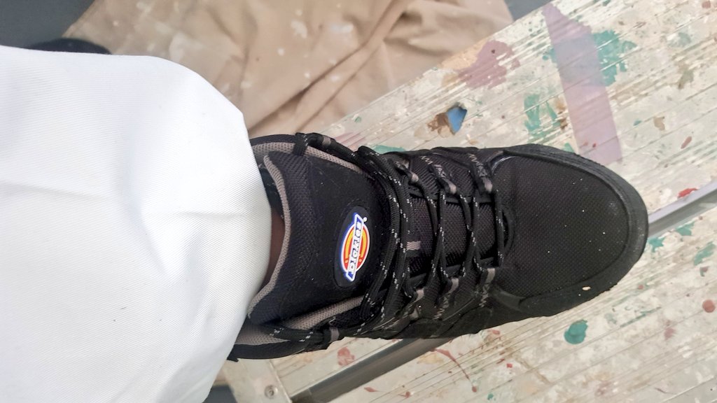 Jenthedecorator's tweet photo. trying out the @Dickies Trousers and work trainers with toecaps!
@Gethertrade
@TRADE_decorator
@womenonthetools
@TheDecoratorMag
#Decorator
#Femaledecorator
#workwear
#Dickiesworkwear
#workTrainers
#Painterswhites https://t.co/9Cq9HpFOjI