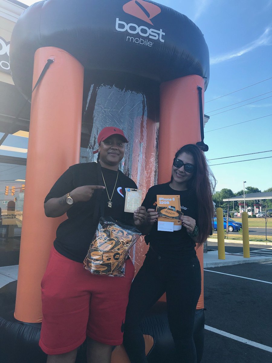 Boost_JoseC's tweet photo. Winner Winner Chicken Dinner 🐔💰...Come ok by the party is still going here at Jay Communications Sicklerville @JayMiglionico @spgjamieb @SPG_AJ @Phillmychini https://t.co/kXlXvsu2hY