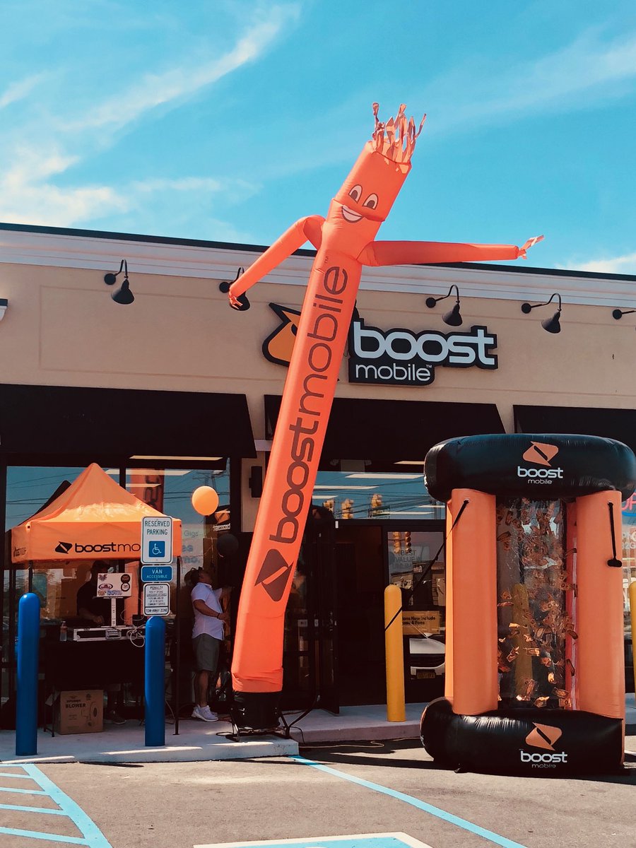 Boost_JoseC's tweet photo. Winner Winner Chicken Dinner 🐔💰...Come ok by the party is still going here at Jay Communications Sicklerville @JayMiglionico @spgjamieb @SPG_AJ @Phillmychini https://t.co/kXlXvsu2hY