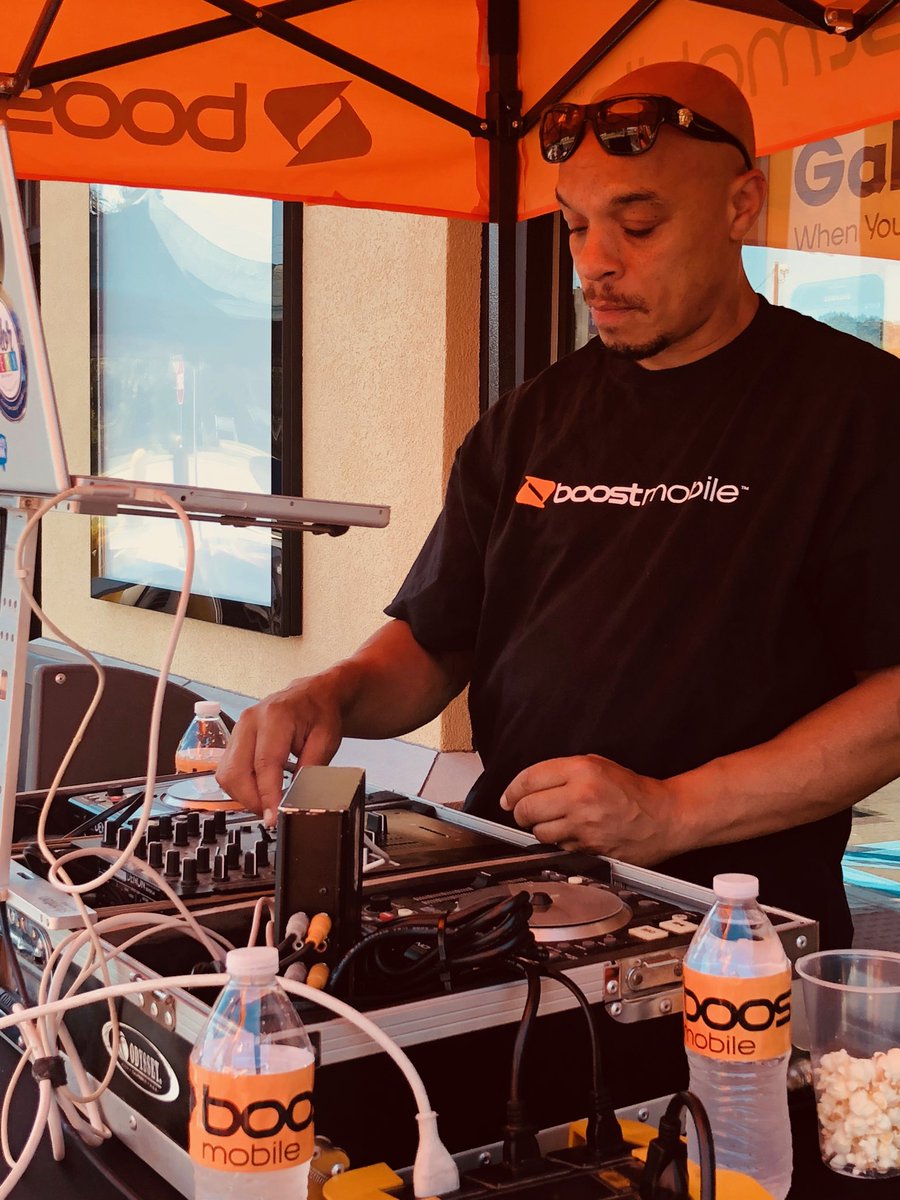 Boost_JoseC's tweet photo. Winner Winner Chicken Dinner 🐔💰...Come ok by the party is still going here at Jay Communications Sicklerville @JayMiglionico @spgjamieb @SPG_AJ @Phillmychini https://t.co/kXlXvsu2hY