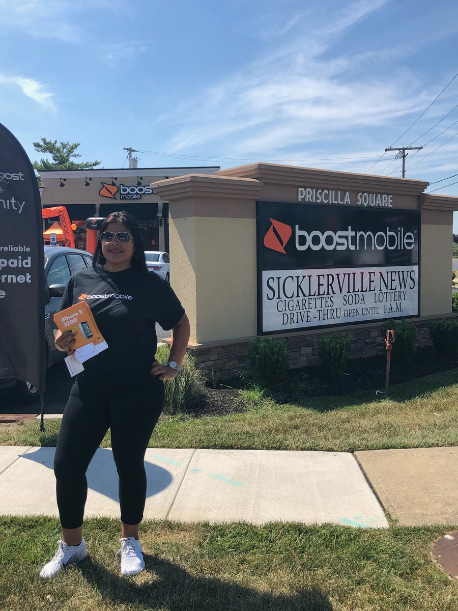 Boost_JoseC's tweet photo. Winner Winner Chicken Dinner 🐔💰...Come ok by the party is still going here at Jay Communications Sicklerville @JayMiglionico @spgjamieb @SPG_AJ @Phillmychini https://t.co/kXlXvsu2hY