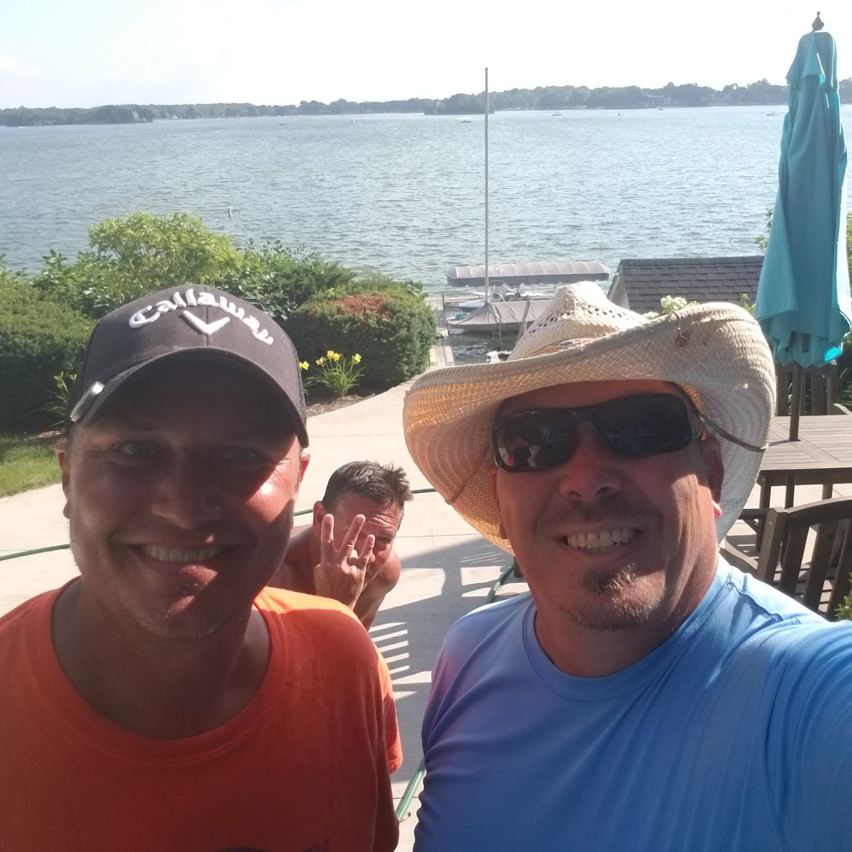 Vitalhomeinspec's tweet photo. @LindseySlaterTV Look who I found on Browns Lake today @MartinsenDan #MBLGA #TheBoatLife #ILoveSummer https://t.co/1hI8KUqO6B