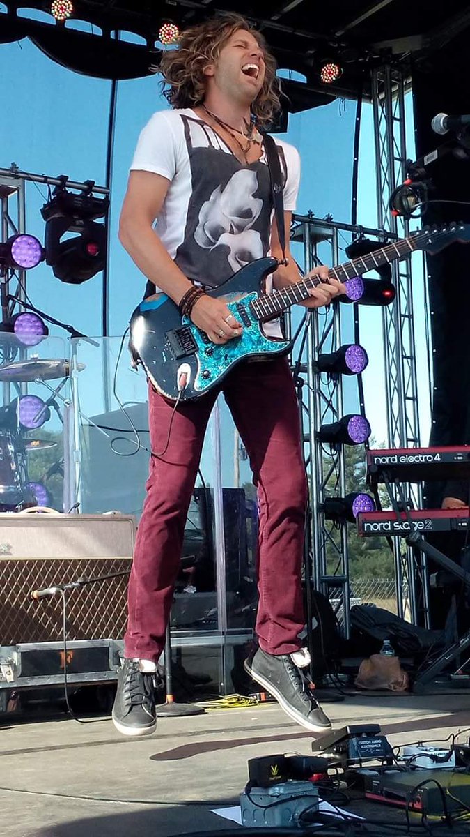 EmmJay3132's tweet photo. #CaseyInQuebec in just 1 week!! Soooo excited @caseyjames !!😜🤘🤓 #JustSaying https://t.co/8crFoyJzMB