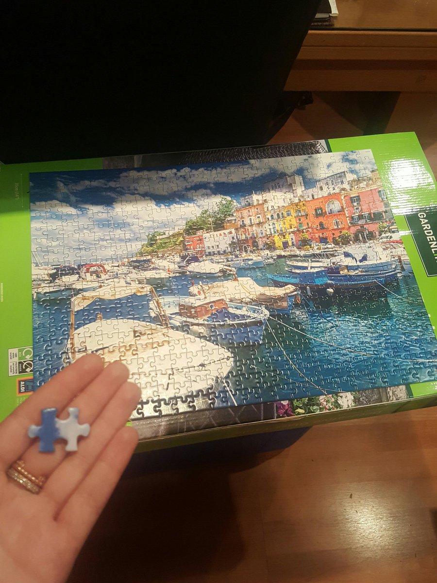 tweetsfromedel's tweet photo. If anyone is missing a puzzle piece we got one extra in our box #missingpuzzlepiece #puzzleworld https://t.co/mf0wJkRToy