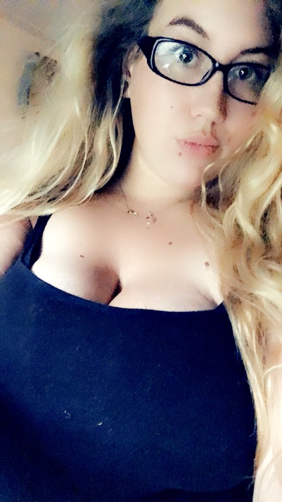 XxnyquilpussyxX's tweet photo. 🔥💲 Rt Game 💲🔥
$1/$1/$1 30 mins. 1 comment limit.
Every 5 likes is a task he has to complete during the session. Popping his #rtgame cherry. Help me drain, he seems to underestimate my followers. 
#findom #bbr #odd #femdomme https://t.co/n8uuJH1IfD