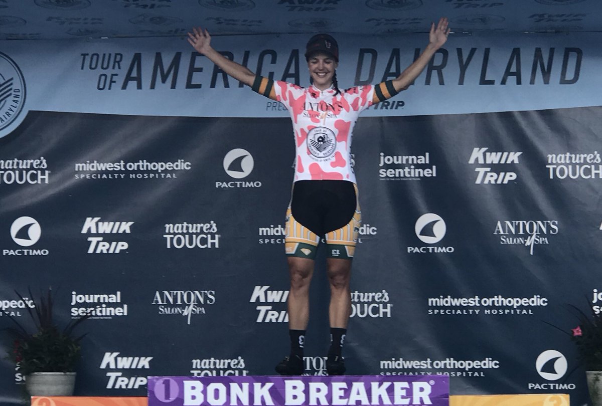 TOADCyclingRace's tweet image. Rebecca Wiasak @RebeccaWiasak @FearlessFemRace now wears the pink cow print jersey with one day to go.  #ToAD2018 #downerclassic #iscorp #ottowenz