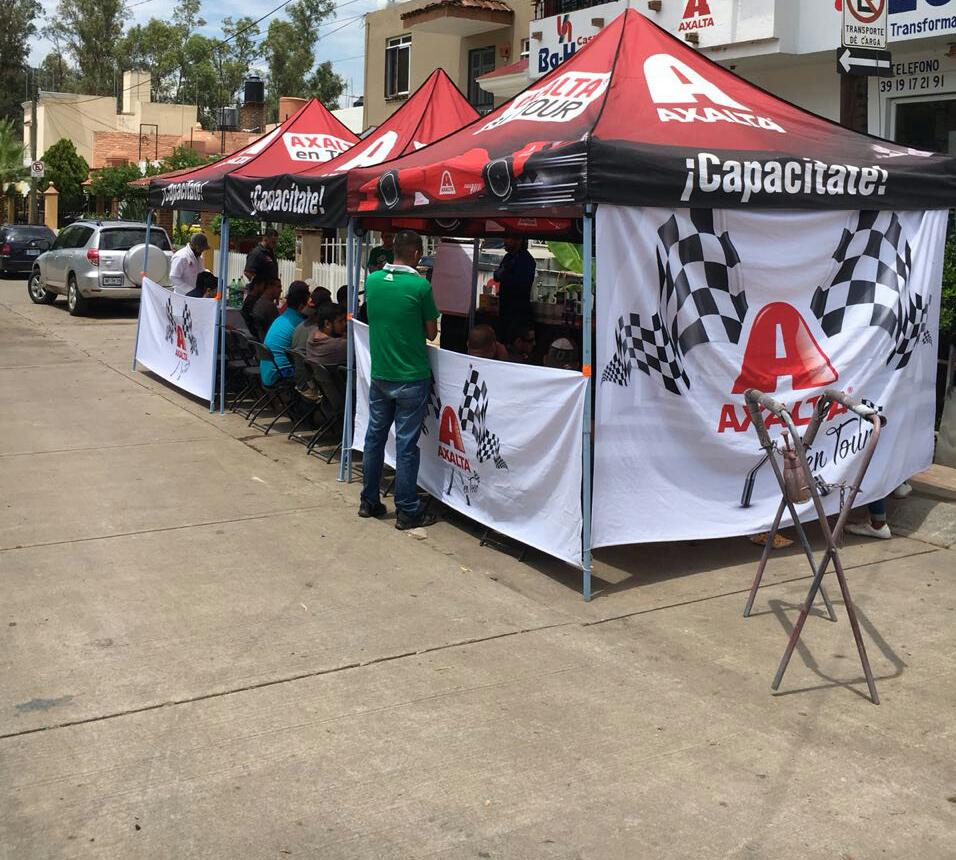 AxaltaLATAM's tweet photo. Ayer estuvimos en Atotonilco el Alto, Jalisco con el #AxaltaEnTour para capacitar a talleristas sobre nuestras soluciones de #RepintadoAutomotriz https://t.co/ZU1dDHLAJJ