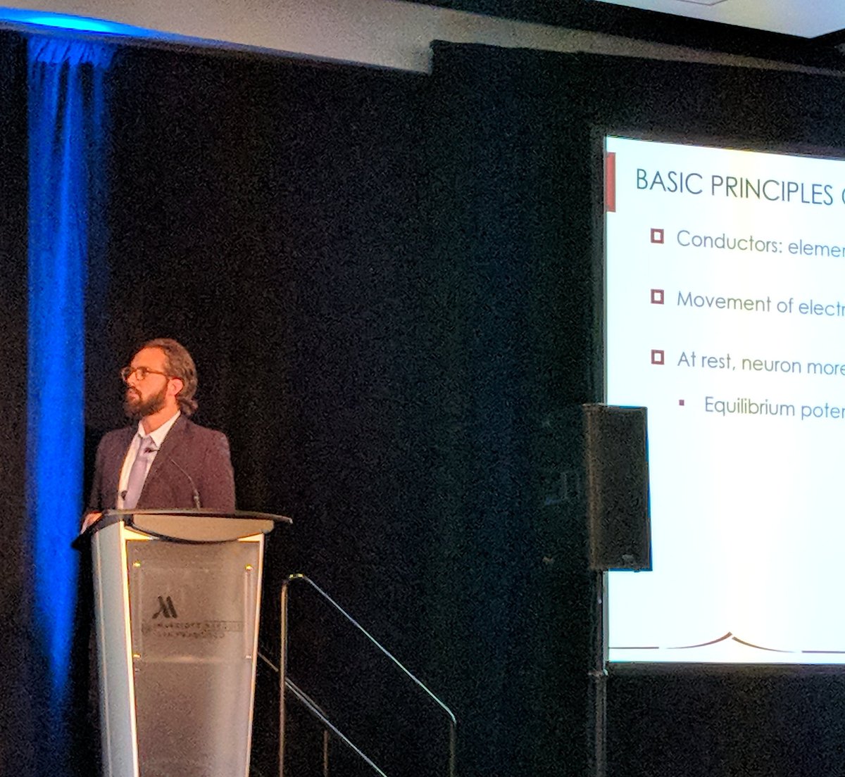 Dr. @ClintLauritsen explaining the the complex electrophysiology of the <a href="/Cefaly/">CEFALY</a> device. #AHS18SF #neurostim #migraine