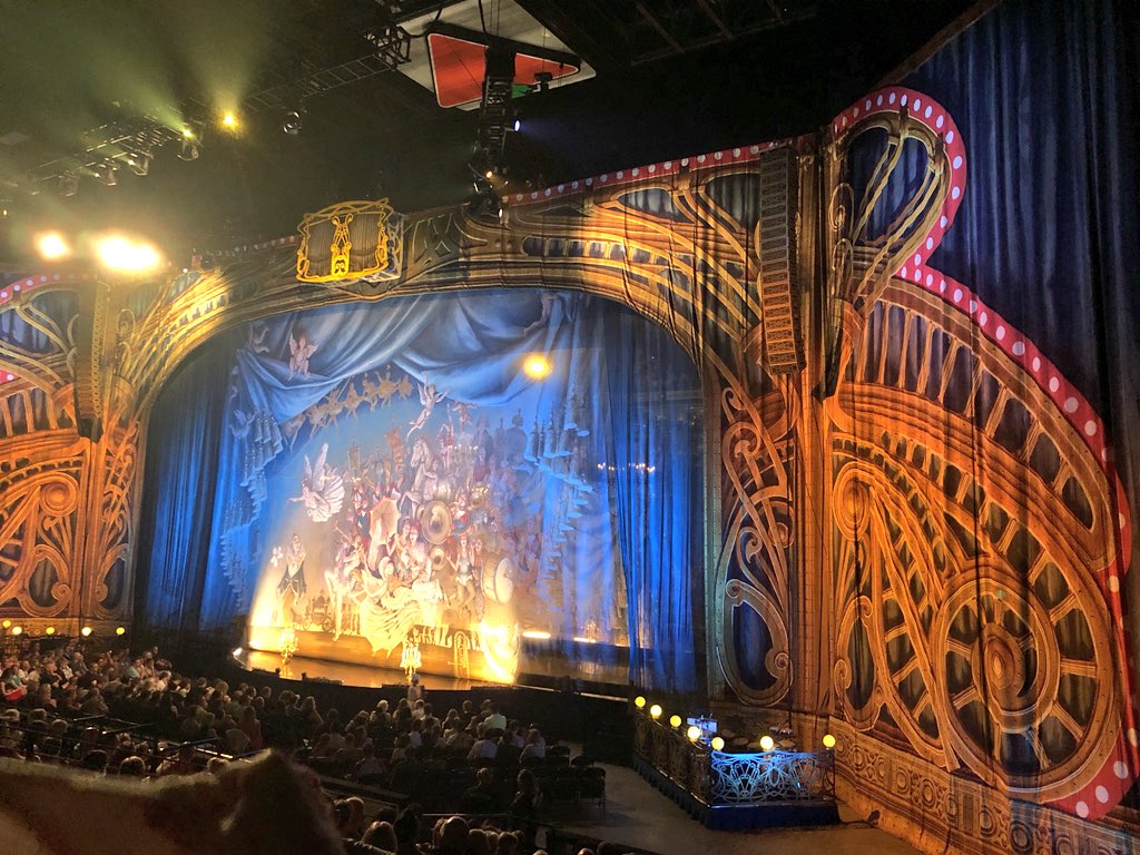 MacWiercinski's tweet photo. #CirqueDuSoleil #LongWeekend https://t.co/AioaeKWjpk