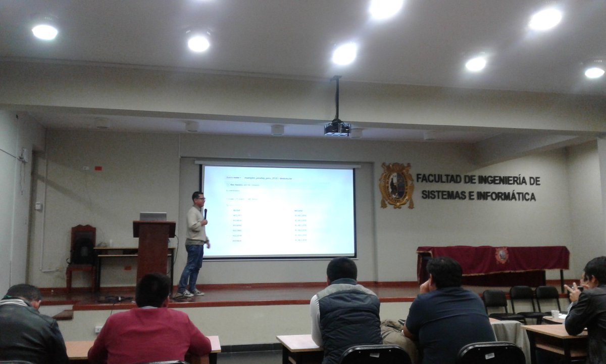 miguelcordovam's tweet photo. @e240683 compartiendo casos reales donde utilizar Groovy #JavaDayPerú https://t.co/7z16hzJfLn