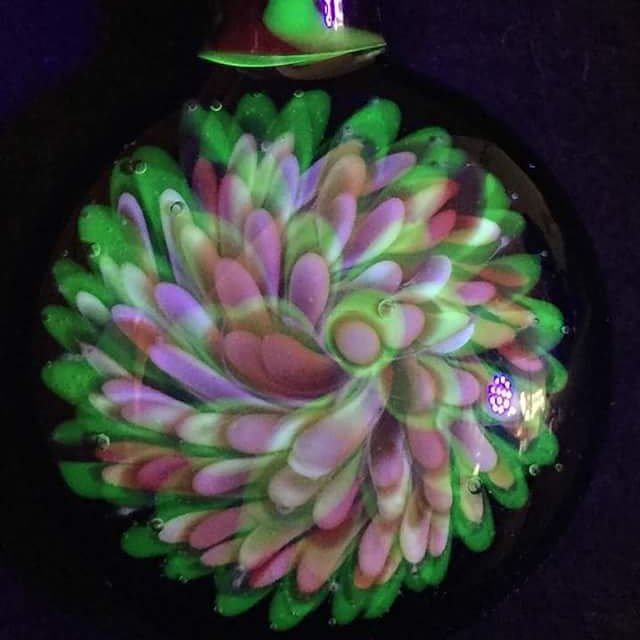 ShadowGlass2's tweet photo. #sexy#glassforsale #illuminati #airtrap #unique #twisted #disabled #canadian #made #glass #alberta #glass #artist https://t.co/lM6UUZwS5g