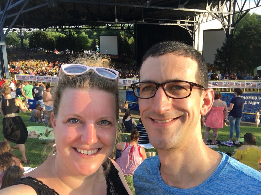MsClingenpeel's tweet photo. Food truck selfie, concert selfie, and sunset selfie โ
โ
โ
#SoooooHot #MVWSummerSelfieFun https://t.co/acthF4vOSu