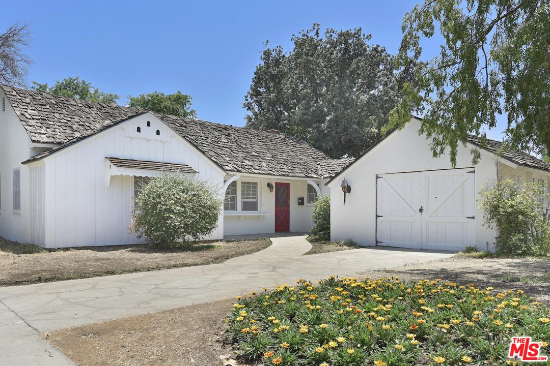 Probate Sale:  Just listed by @TopangaChrys 6960 Costello, Van Nuys, CA Open Sunday, July 1 from 2:00-5:00 PM.  Original 1950's country cottage ow.ly/BK7p50hRcGB #Probate #VanNuysRealEstate #PritchettRapf