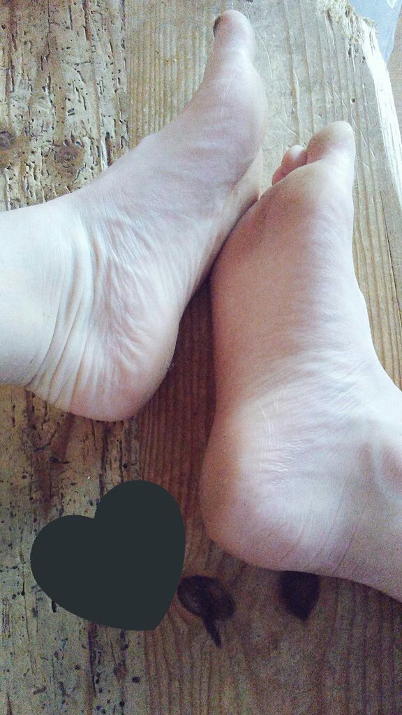 EtherealLexa12's tweet photo. My poor little feet are dirty & aching. Moments like this are why I need a designated #footsave.
#findom #findomme #efdp #cashslave #footworship #footfetish @RTP1G @RTfaggot @RTGhouI @SlimerRT https://t.co/8GmVvFtsje