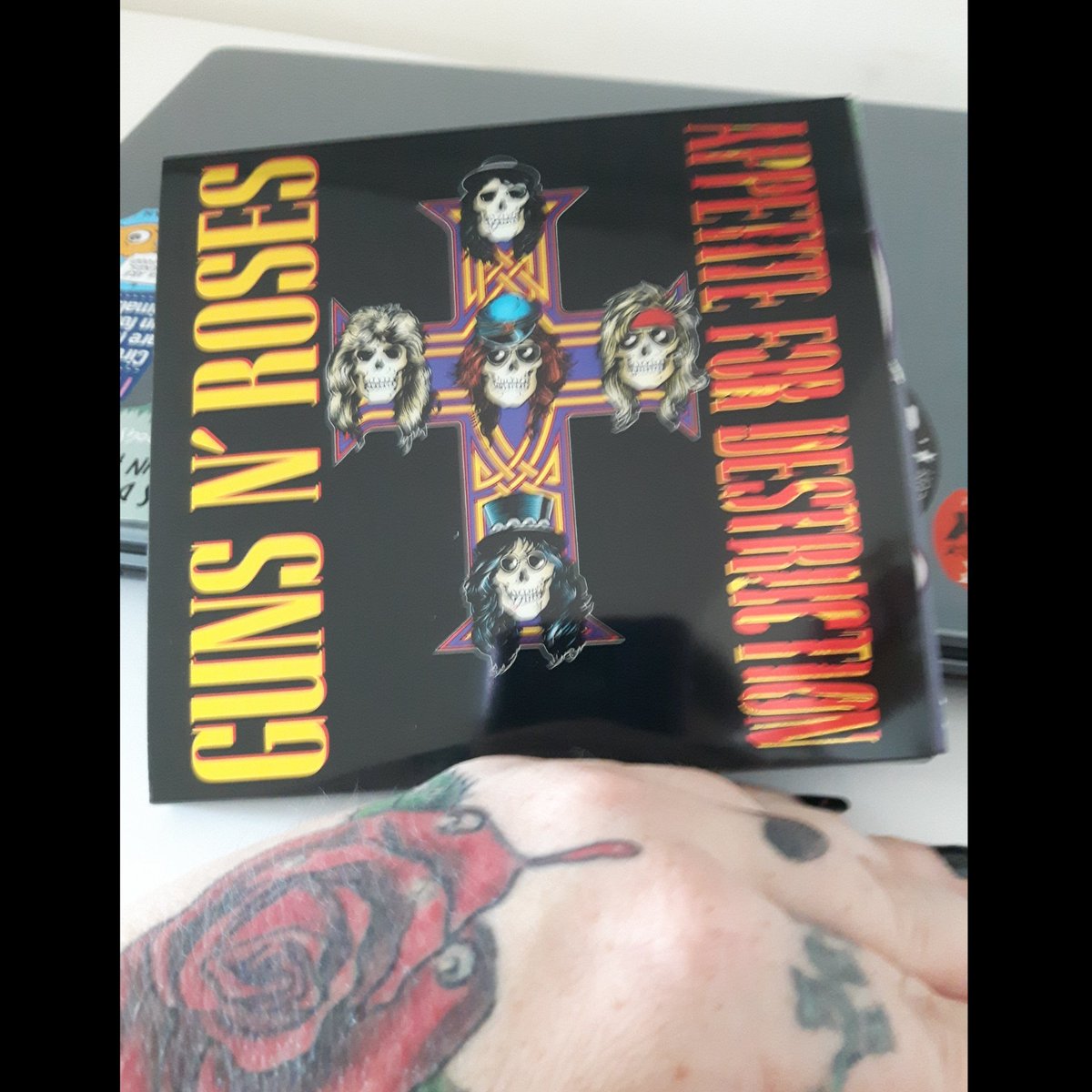 ChristinaMalice's tweet photo. It's here! 🤘❤🤘 #AppetiteForDestruction https://t.co/xZX14jnhtK