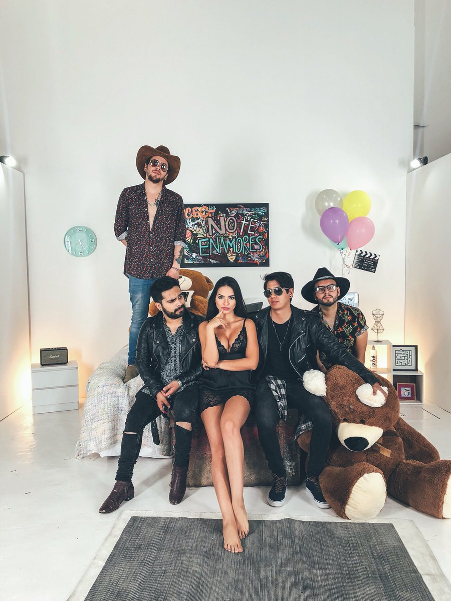 Mafe_Romero_'s tweet photo. #NoTeEnamores @LolaClubMx @AlexXxStrecci @GerryNadamas @Gochezz @martell100mx 
Los 💛🇲🇽 https://t.co/qrk72J905t