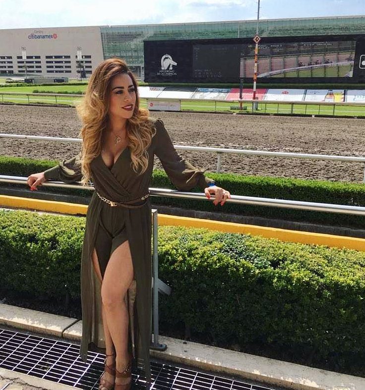 irasemaoficial's tweet photo. #hipodromo #carreramayor #irasema #ARRIBALOSLATINOS https://t.co/EW5WPdgLLn