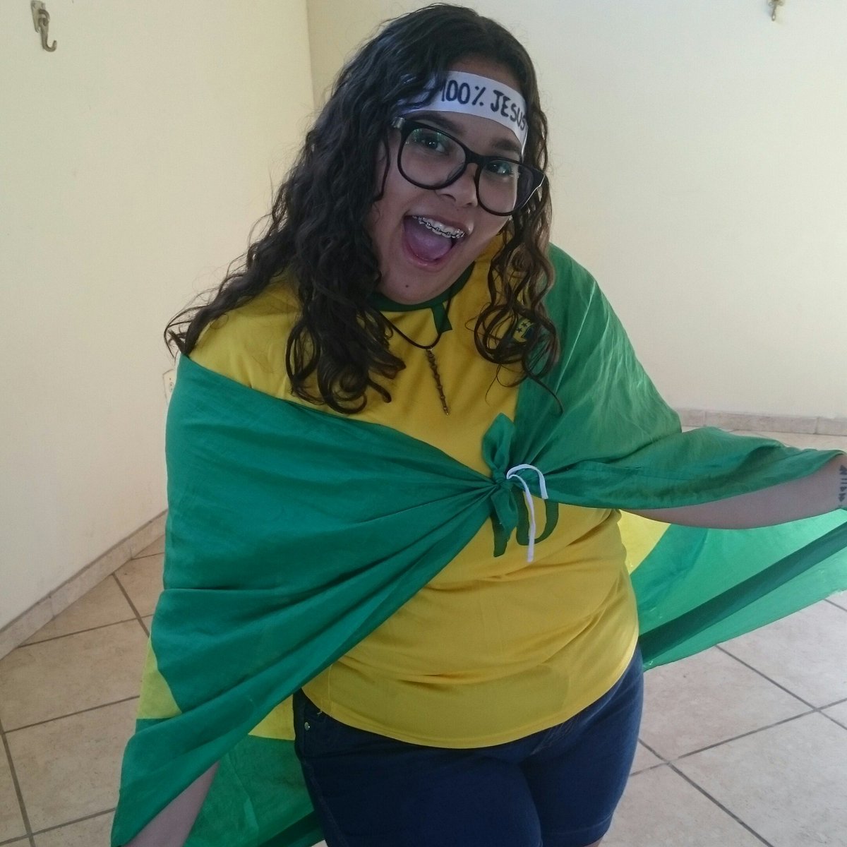 luci_online's tweet photo. #NewProfilePic vou ali buscar o Hexa e já volto https://t.co/e55LN483ba