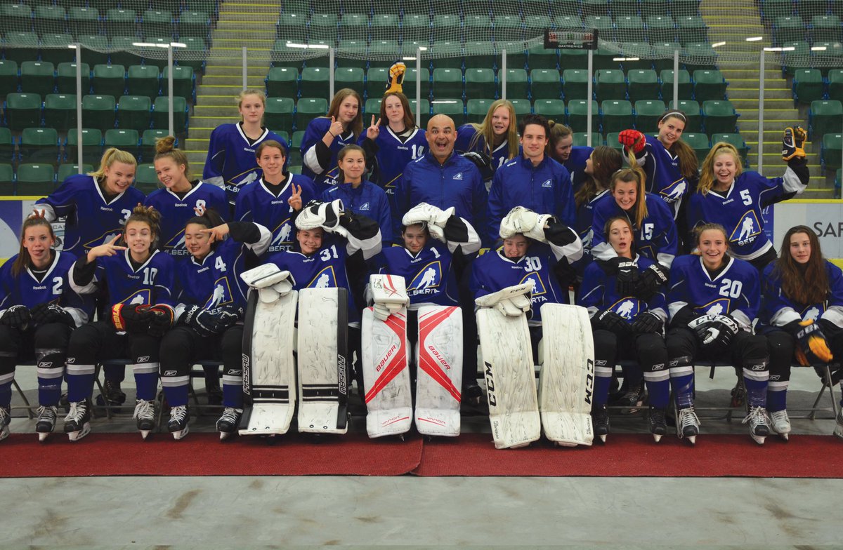 TeamABHockey's tweet photo. Say cheese! #AlbertaBuilt https://t.co/4TzzHdnRcj