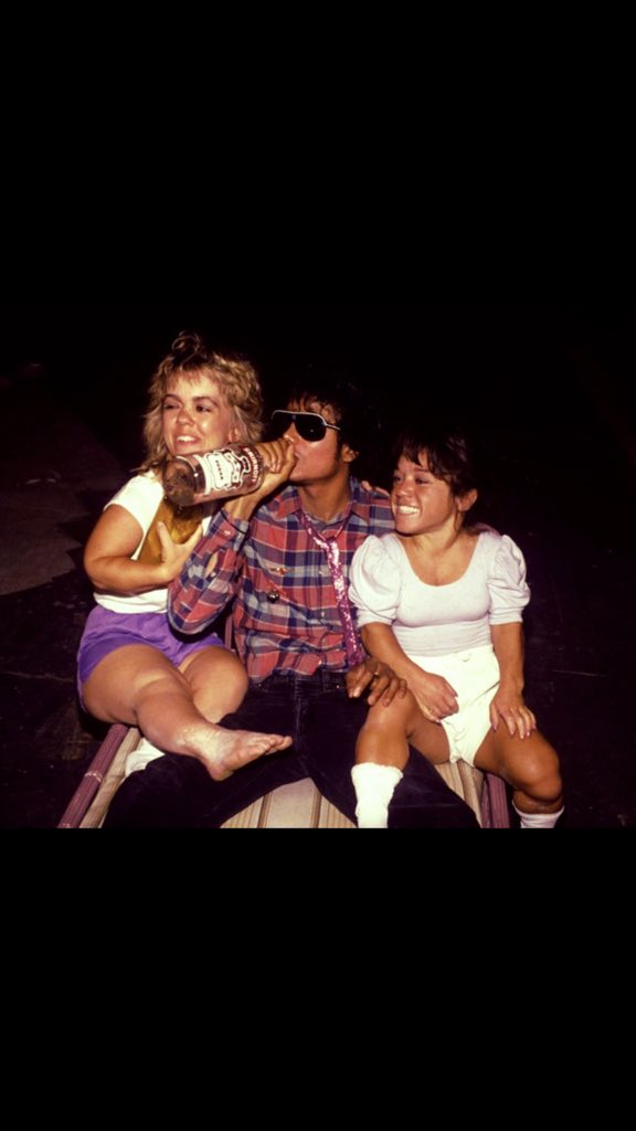 Fresh_Flames1's tweet photo. #RarePicAlert Who Said Michael Jackson Wasn’t Into Women 🤔😵😂#SmoothCriminal https://t.co/XImdotWyRJ