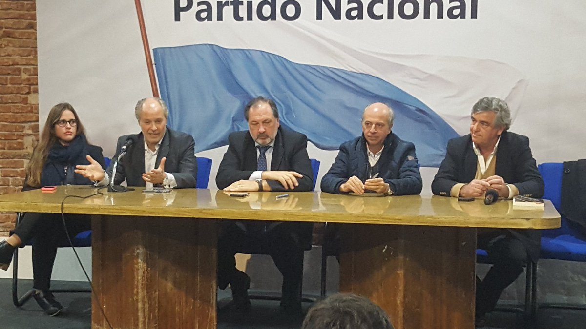 PNACIONAL's tweet photo. CICLO DE CHARLAS #FORMANDOIDEAS @jorgegandini, @SenJavierGarcia y @IturraldeVPablo exponen sobre el resurgimiento del movimiento estudiantil, ASCEEP y CGU. Oganizado por @PNacionalJoven
Centro de Estudios @kasmontevideo #ElFuturoEsPartidoNacional ⚪️🔵 https://t.co/reKRpZQo5h