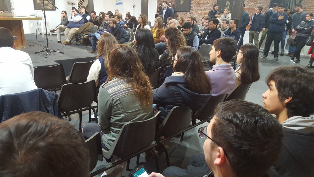 PNACIONAL's tweet photo. CICLO DE CHARLAS #FORMANDOIDEAS @jorgegandini, @SenJavierGarcia y @IturraldeVPablo exponen sobre el resurgimiento del movimiento estudiantil, ASCEEP y CGU. Oganizado por @PNacionalJoven
Centro de Estudios @kasmontevideo #ElFuturoEsPartidoNacional ⚪️🔵 https://t.co/reKRpZQo5h